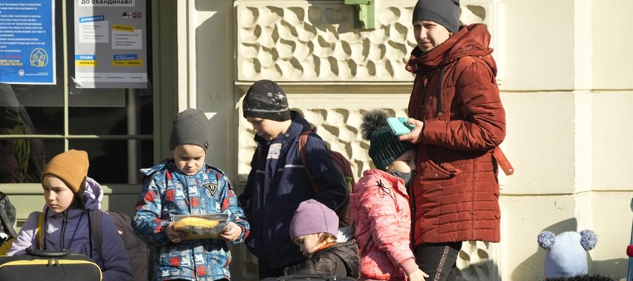 Naciones Unidas dice que más de 3,6 millones de personas han huido de Ucrania en el mes...