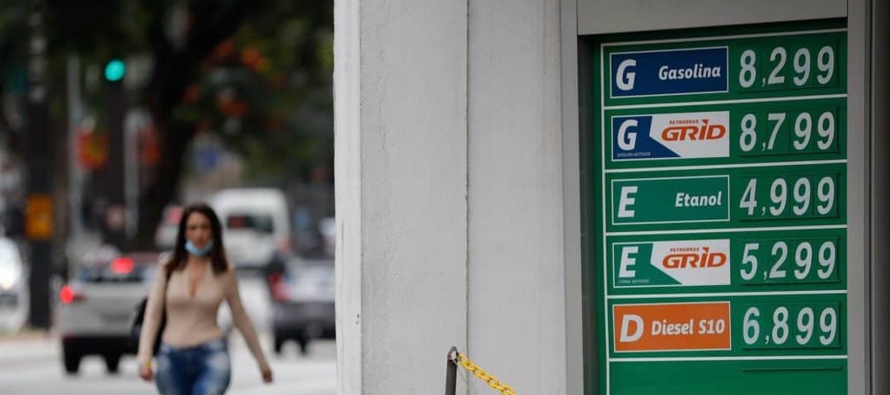 Además del incremento de la gasolina y el diesel, la renta de los brasileños se ha...