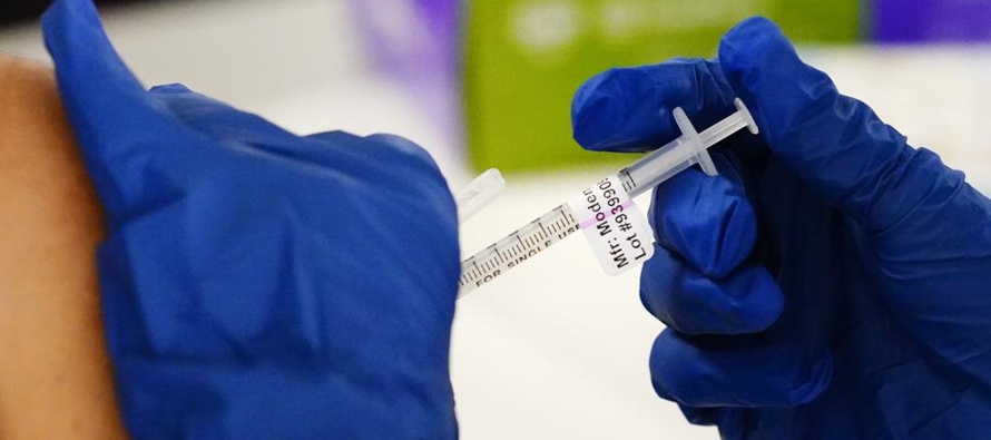 La nueva vacuna de refuerzo busca consolidar la inmunidad del cuerpo contra el virus en poblaciones...