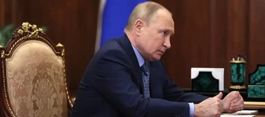 Putin ha justificado la medida como una respuesta al bloqueo de activos por parte tanto de Estados...
