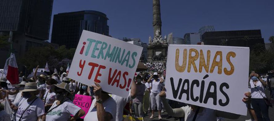 En el referendo se preguntará a los mexicanos si quieren que se le revoque el mandato a...