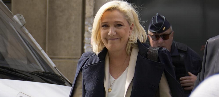 Los expertos dicen que un triunfo de la candidata de ultraderecha Marine Le Pen tendría...