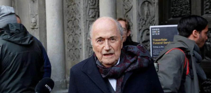 Blatter, quien dirigió la FIFA durante 17 años, dimitió en 2015, y Platini lo...