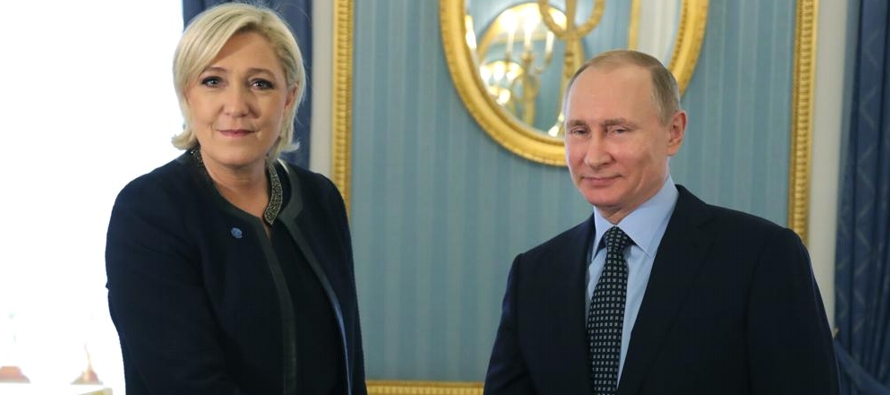 La candidata ultraderechista Marine Le Pen tiene lazos estrechos con Rusia y quiere debilitar a la...