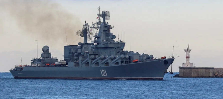 El buque “Moskva”, de la era soviética e insignia de las tropas de Moscú,...