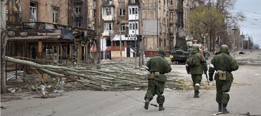 La toma de Mariúpol podría debilitar a los soldados ucranianos en el este de Ucrania,...