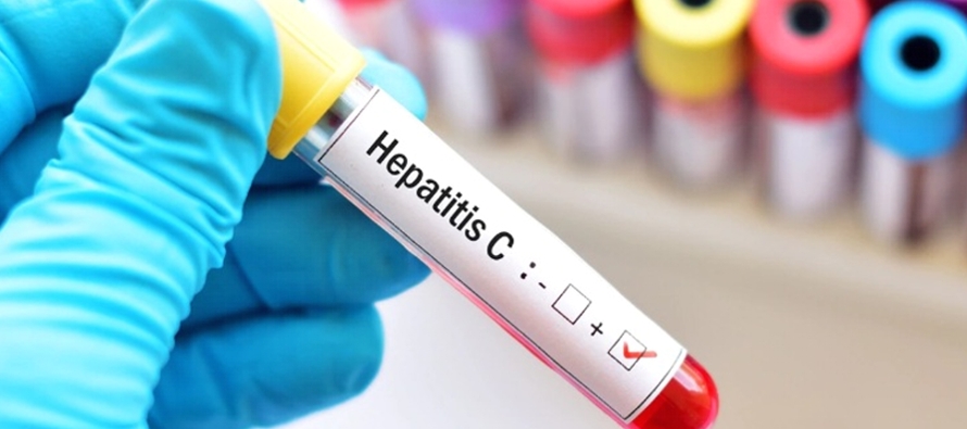 La semana pasada, funcionarios británicos reportaron 74 casos de hepatitis, o...
