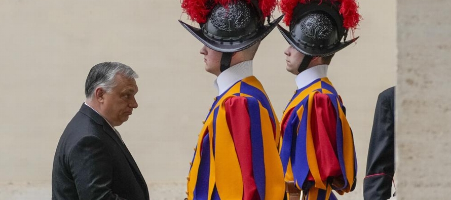 La visita de Orban al Vaticano era su primer viaje al extranjero desde que él y su partido...