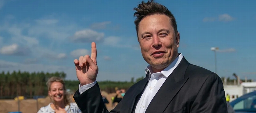 Musk lanzó el pasado 14 de abril una oferta de 43,000 millones de dólares por la...