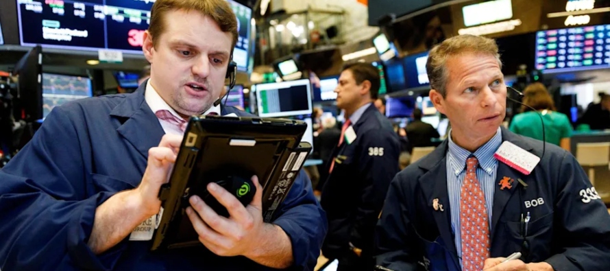 Los treinta valores del Dow Jones también se tiñeron de rojo, y además de...