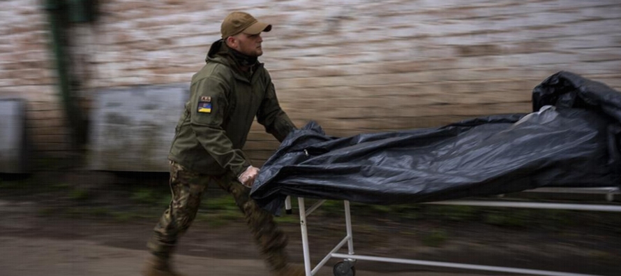 El ejército ruso anuncia que abrirá un corredor humanitario para que los civiles...