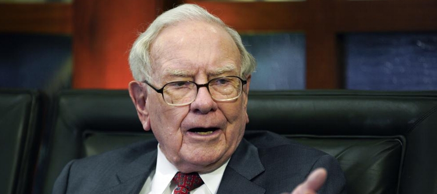 Buffett, CEO de Berkshire Hathaway, realizó por 20 años la subasta para ayudar a la...
