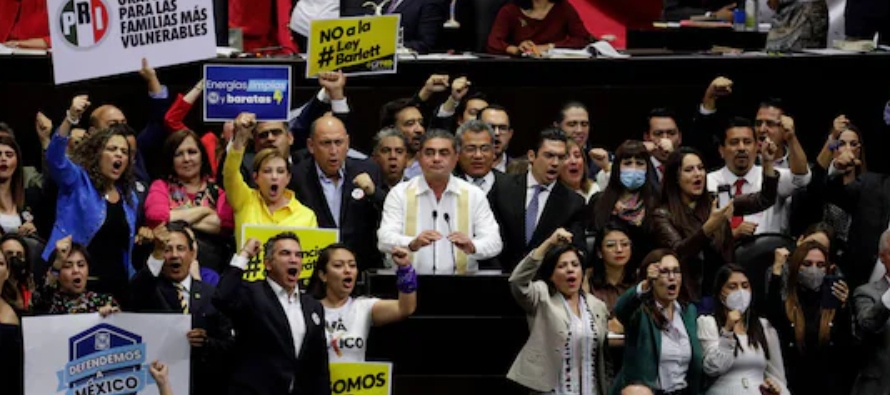 Este triunfo legislativo brindó a los partidos rivales de López Obrador una...