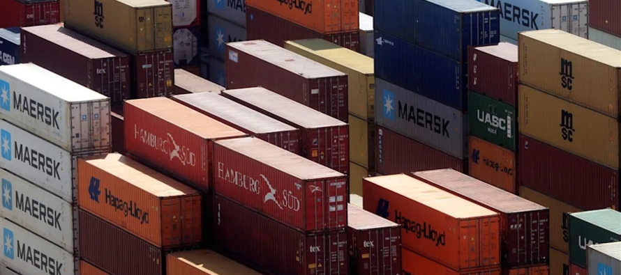Las importaciones se incrementaron un 21,7 %, hasta 2.130,1 millones de dólares, mientras...