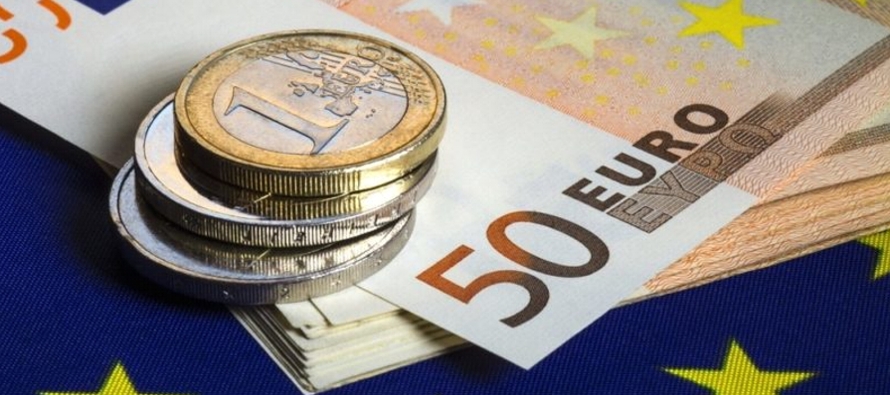 La inflación interanual en las 19 naciones que usan la moneda única, el euro,...