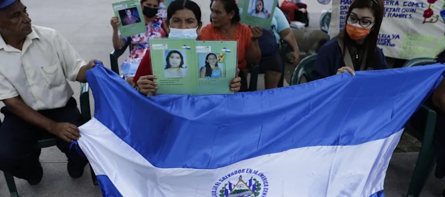 Por otra parte, las deportaciones a El Salvador reflejan un incremento entre enero y febrero de...