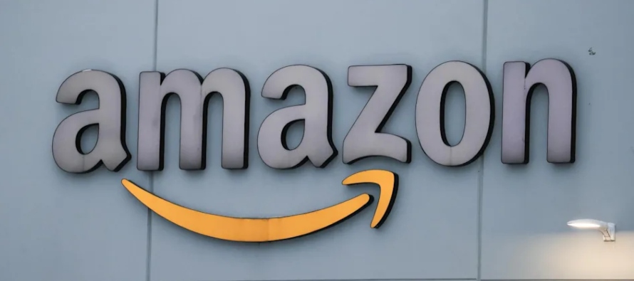 Los trabajadores de Amazon emitieron 618 votos, -alrededor de un 62 %- en contra del sindicato, en...