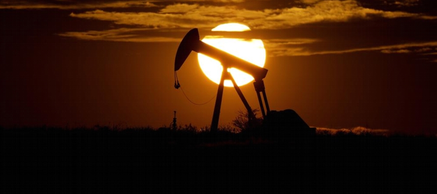La fluctuación y altos precios del petróleo ha afectado a los consumidores de Estados...