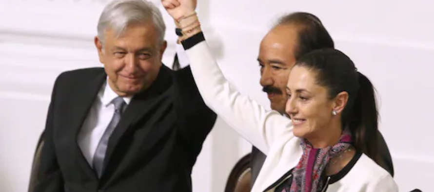 El primero es que ella no es López Obrador. No tiene el carisma ni la conexión con la...