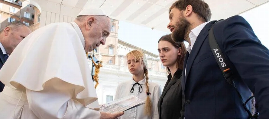Kateryna Prokopenko, de 27 años, y Yuliya Fedosiuk, de 29, hablaron con el Santo Padre...