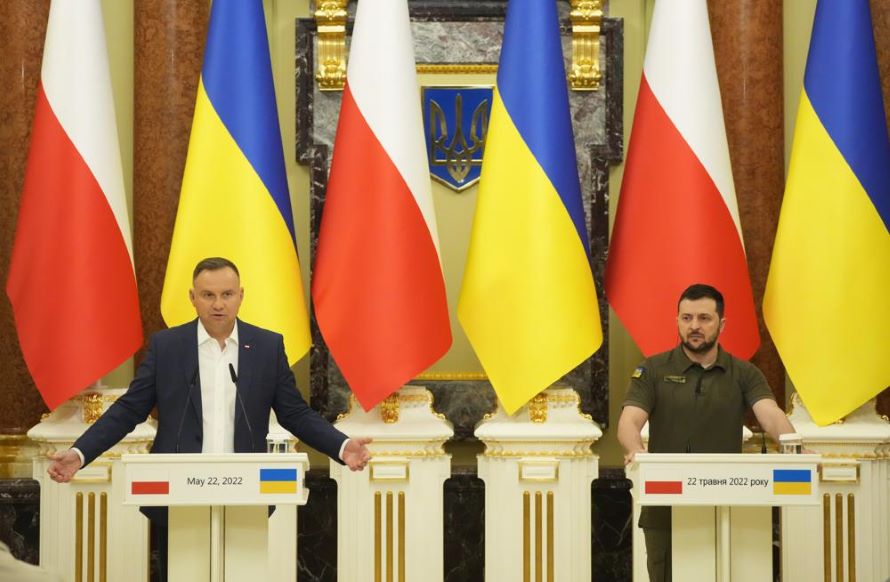 La visita de Duda, la segunda que realiza a la capital ucraniana desde abril, se produjo en un...
