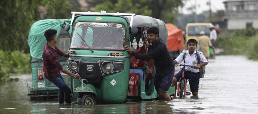 Ambas naciones del sur de Asia son propensas a las inundaciones y son consideradas como...