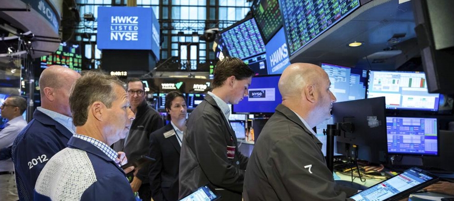 Wall Street se acerca al final de un mes tumultuoso, golpeado por las preocupaciones sobre una...