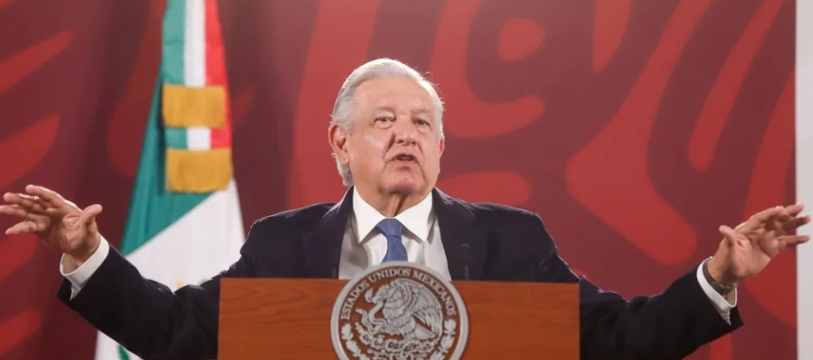 El presidente de México justificó hablar de las elecciones presidenciales en...