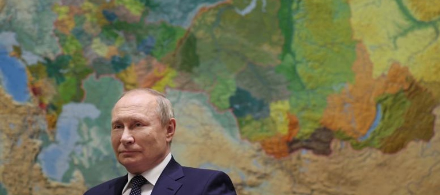 Bruselas explicó que el crudo ruso se eliminará progresivamente en los...