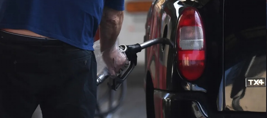 Las cifras indican que el precio medio de un litro de gasolina en las estaciones de servicio...