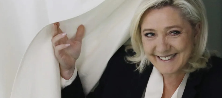 En una entrevista al canal BFMTV, Le Pen consideró que el borrado de las imágenes de...