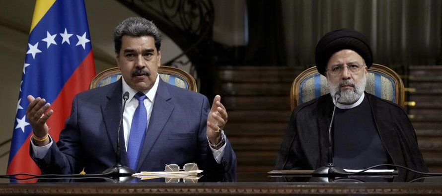 La primera visita de Maduro a Irán ocurre en medio de tensiones en todo Medio Oriente por el...