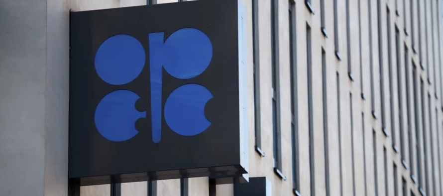 Según el informe de la OPEP, las extracciones de crudo de sus 13 miembros cayeron en mayo...