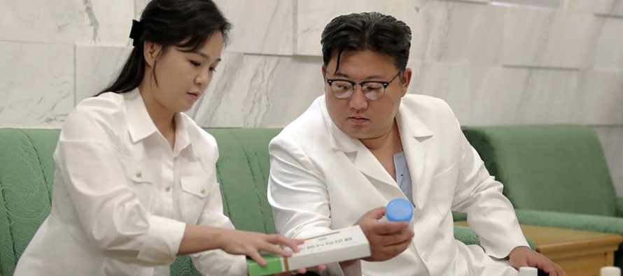 Kim ofreció el miércoles la reserva de medicamentos de su familia para los afectados...