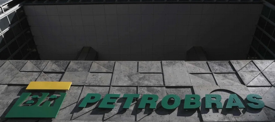De acuerdo a un comunicado difundido por Petrobras, a partir de este sábado los precios de...