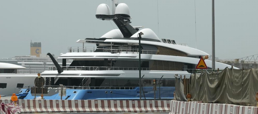 El Madame Gu estaba atracado en el puerto Rashid de Dubái el jueves, poniendo a prueba la...