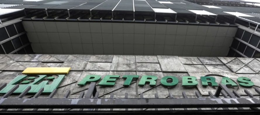 Pese a ser de control estatal, Petrobras tiene acciones negociadas en las bolsas de valores de Sao...