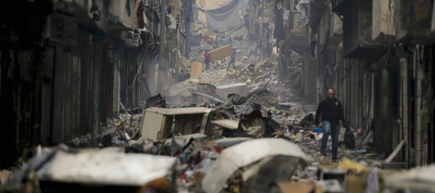 Según el informe, 306.887 civiles murieron en Siria entre el 1 de marzo de 2011 y el 31 de...