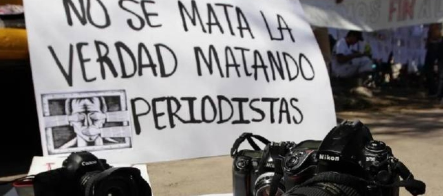 México indaga vínculo de críticas con crimen de periodista