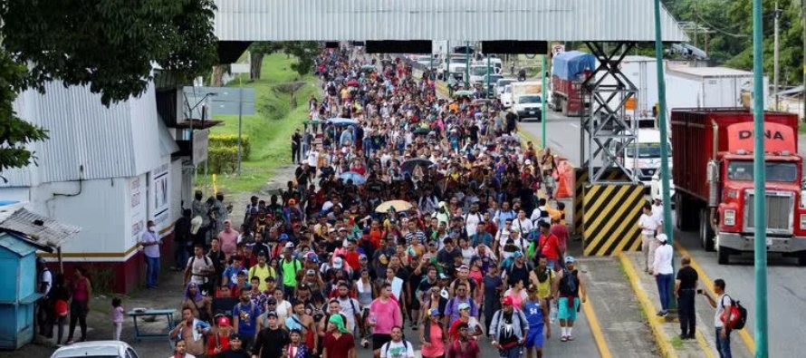 Es común que migrantes que buscan ir a Estados Unidos, desde el sur de México, sean...