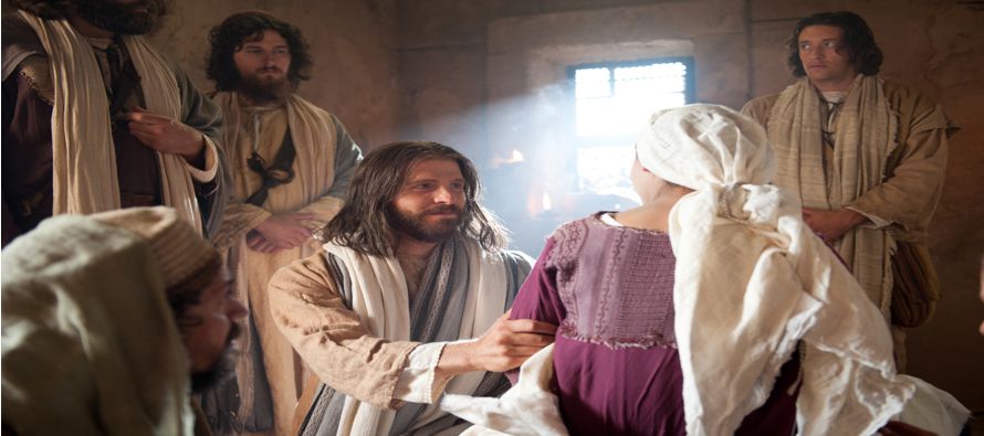 En aquel tiempo, Jesús les estaba hablando, cuando se acercó un magistrado y se...