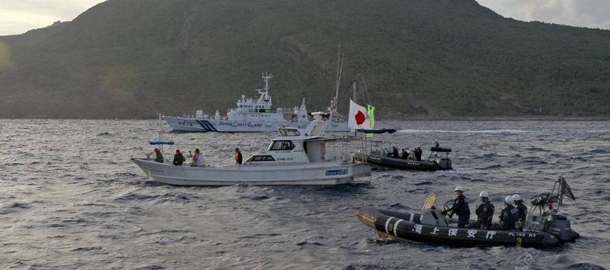 El Ministerio de Defensa de Japón dijo que una fragata china navegó durante varios...