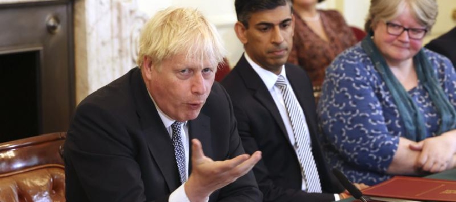 El primer ministro británico, Boris Johnson, se mostró desafiante el miércoles...