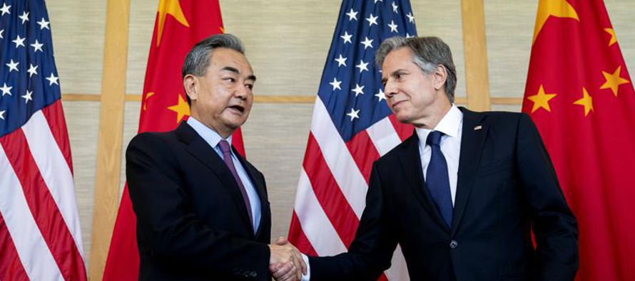 El ministro de Relaciones Exteriores de China, Wang Yi, culpó a Estados Unidos por el...