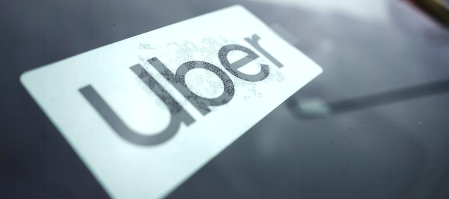 Fundada en 2009, Uber intentó evadir las normativas que regulan los taxis y ofrecer...