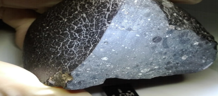 NWA 7034, nombra formal del meteorito, contiene el material igneo (magmático) marciano...