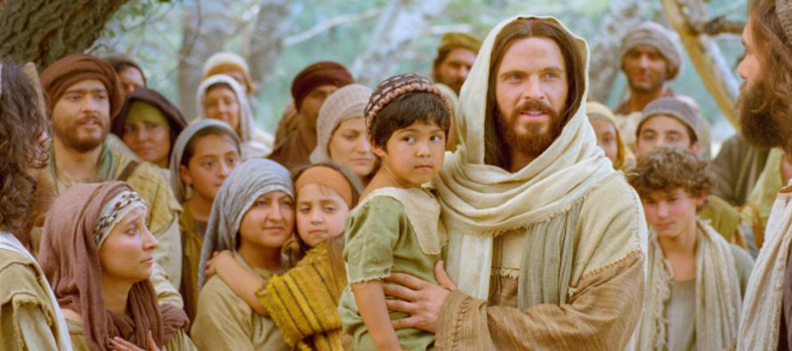 «Todo me ha sido entregado por mi Padre, y nadie conoce bien al Hijo sino el Padre, ni al...