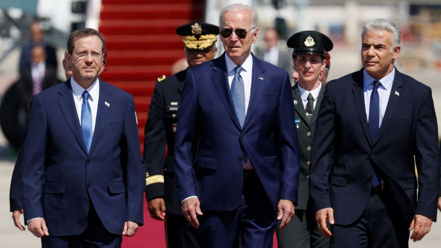 Al aterrizar el miércoles en Israel, Biden declaró que estaba buscando “mayor...