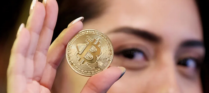 Bitcoin, la criptomoneda más popular que en noviembre del año pasado valía...