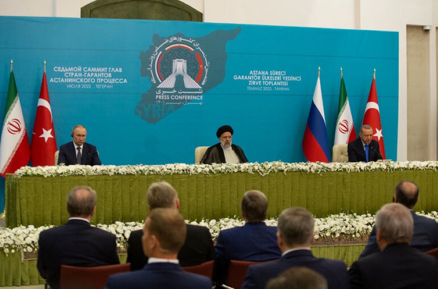 Una reciente reunión trilateral de los líderes de Irán, Rusia y Turquía...